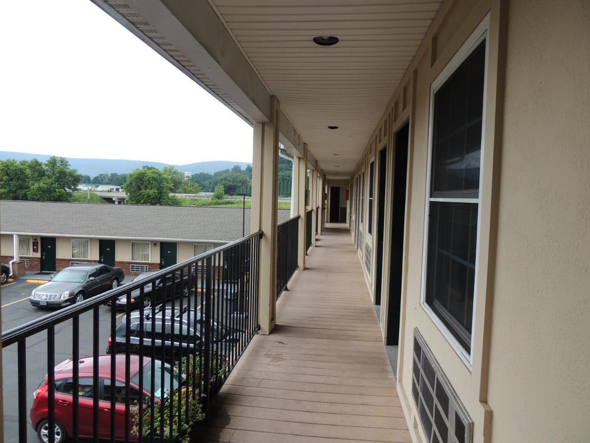 Super 8 By Wyndham Mifflinville Near Bloomsburg Екстериор снимка